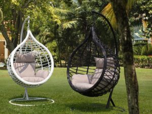 Poltrona sospesa Amirantes in rattan bianco per esterni