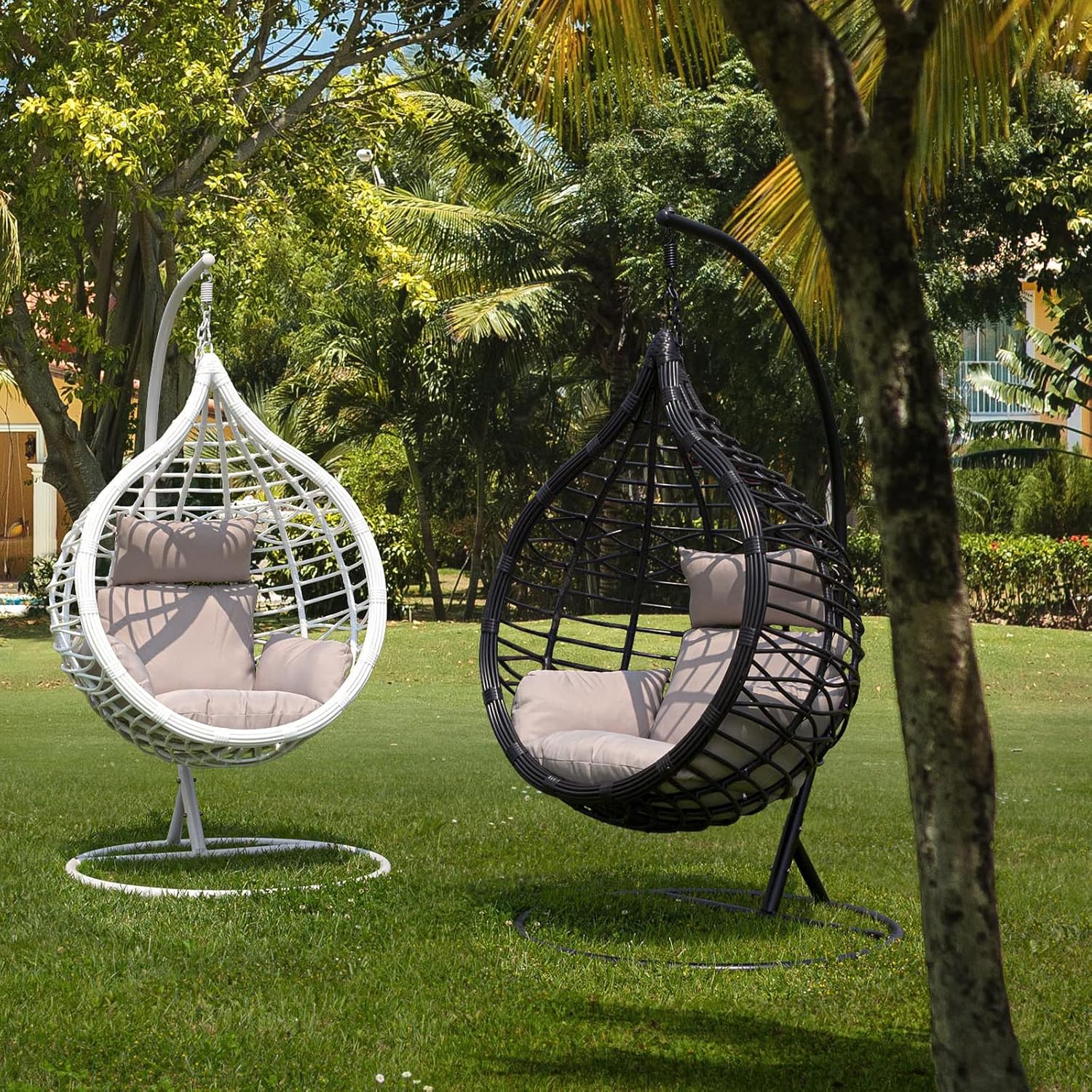 Poltrona sospesa Amirantes in rattan bianco per esterni