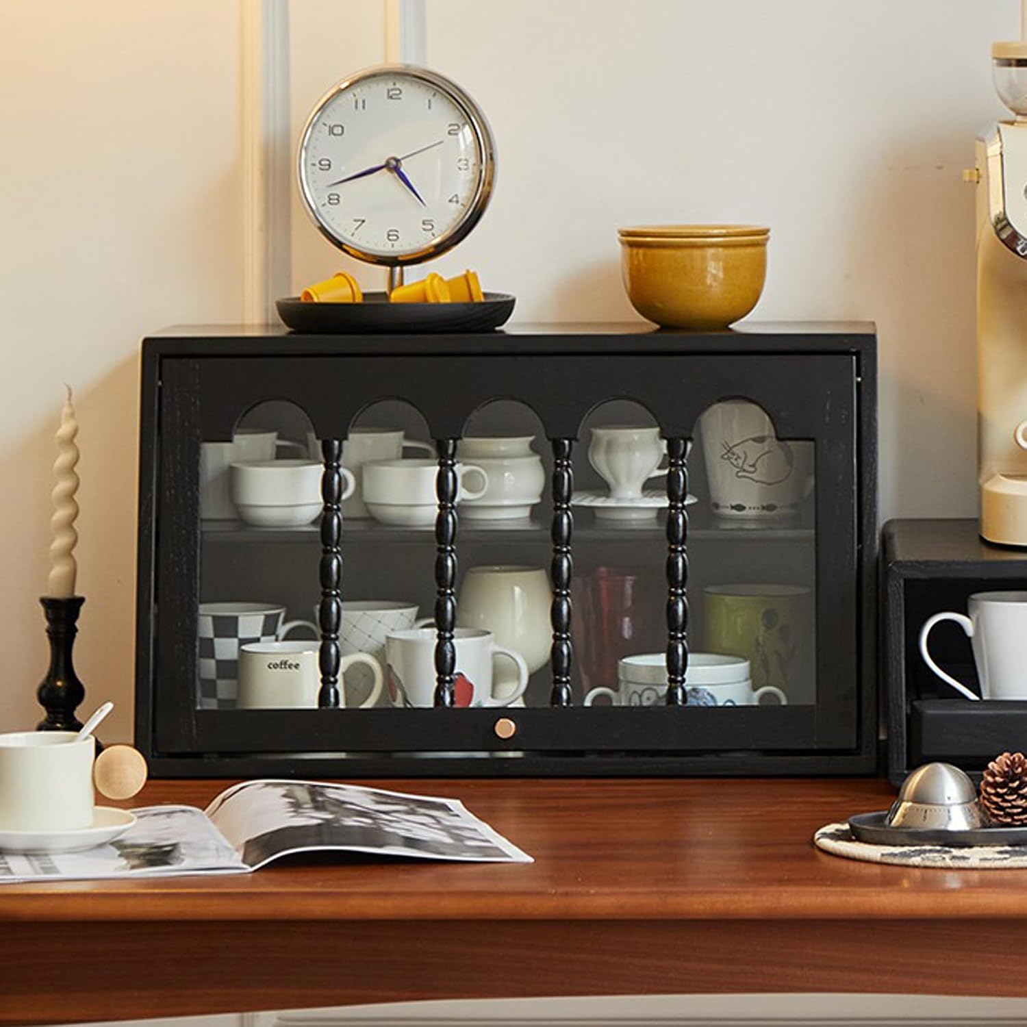 Cucina retrò: Credenza in legno massello per dispensa