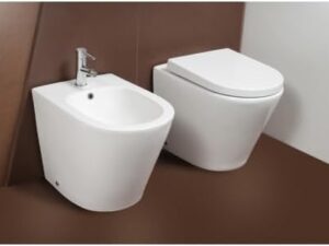Coppia sanitari filo muro con sedile soft-close