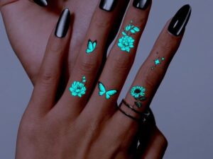 Tatuaggi temporanei mini floreali: stelle, farfalle e fiori