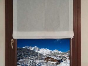 Tende a pacchetto su misura per finestre e porte