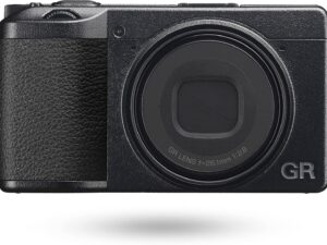 Ricoh GR IIIx: Fotocamera compatta APS-C 24 MP, obiettivo 40mm F2.8