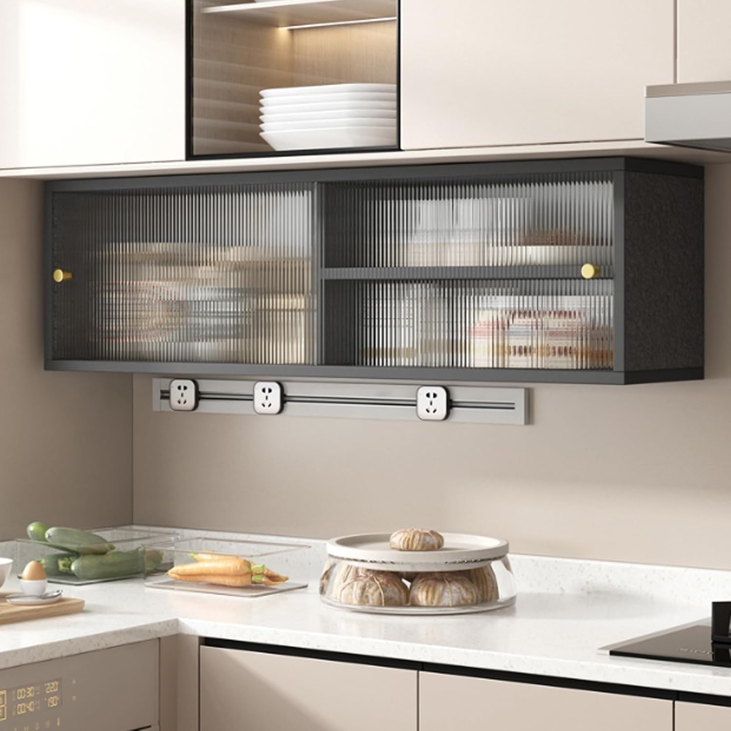 Vetrina pensile in legno e vetro per cucina